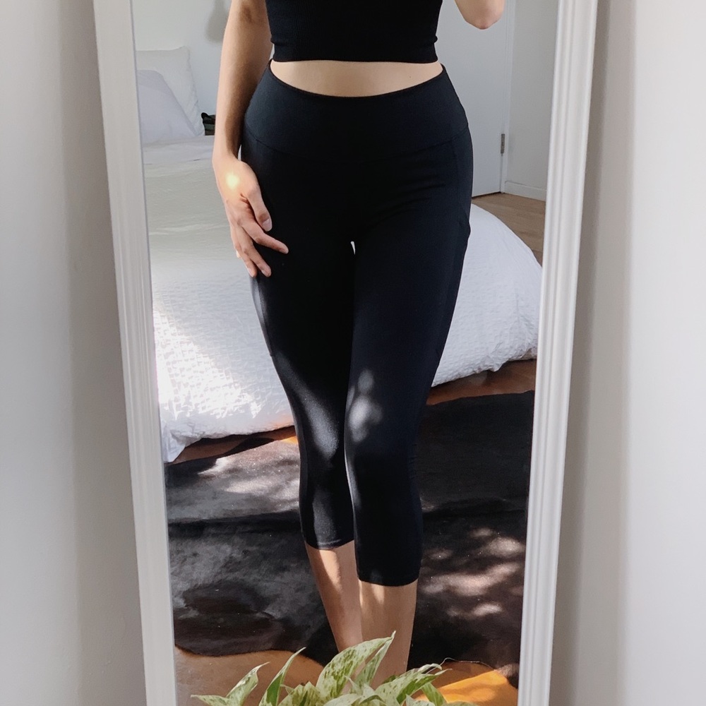 Fabletics black capri leggings